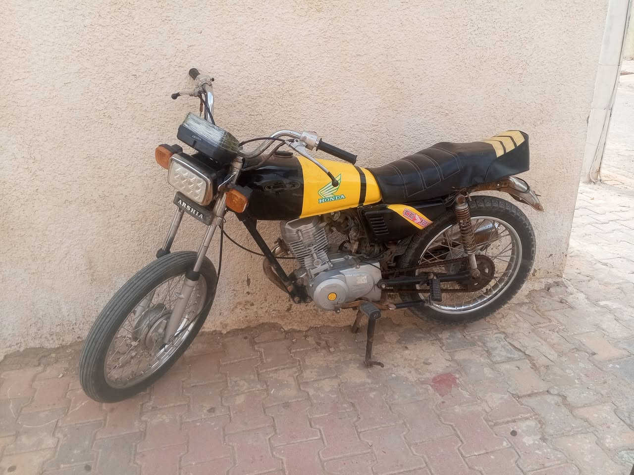 دراجه اربعة كير موديل 20 اوراق اصولي وجدد ومكينه ناعمه كلش بيه سبرنك خارجي بل هندر وعوزها ترتيب مثل ماموجوده بل صوره سعر 400وبيه مجال حك جيه مكان كوت العزه شراي يتصل على رقم ***********
