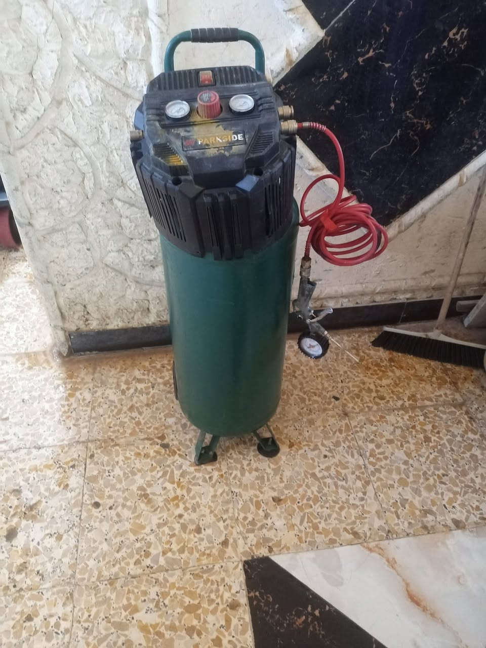 من رخصت الادمن السلام عليكم للبيع جك مع كمبريسر المكان الحله الثوره للاستفسار الاتصال على ***********
