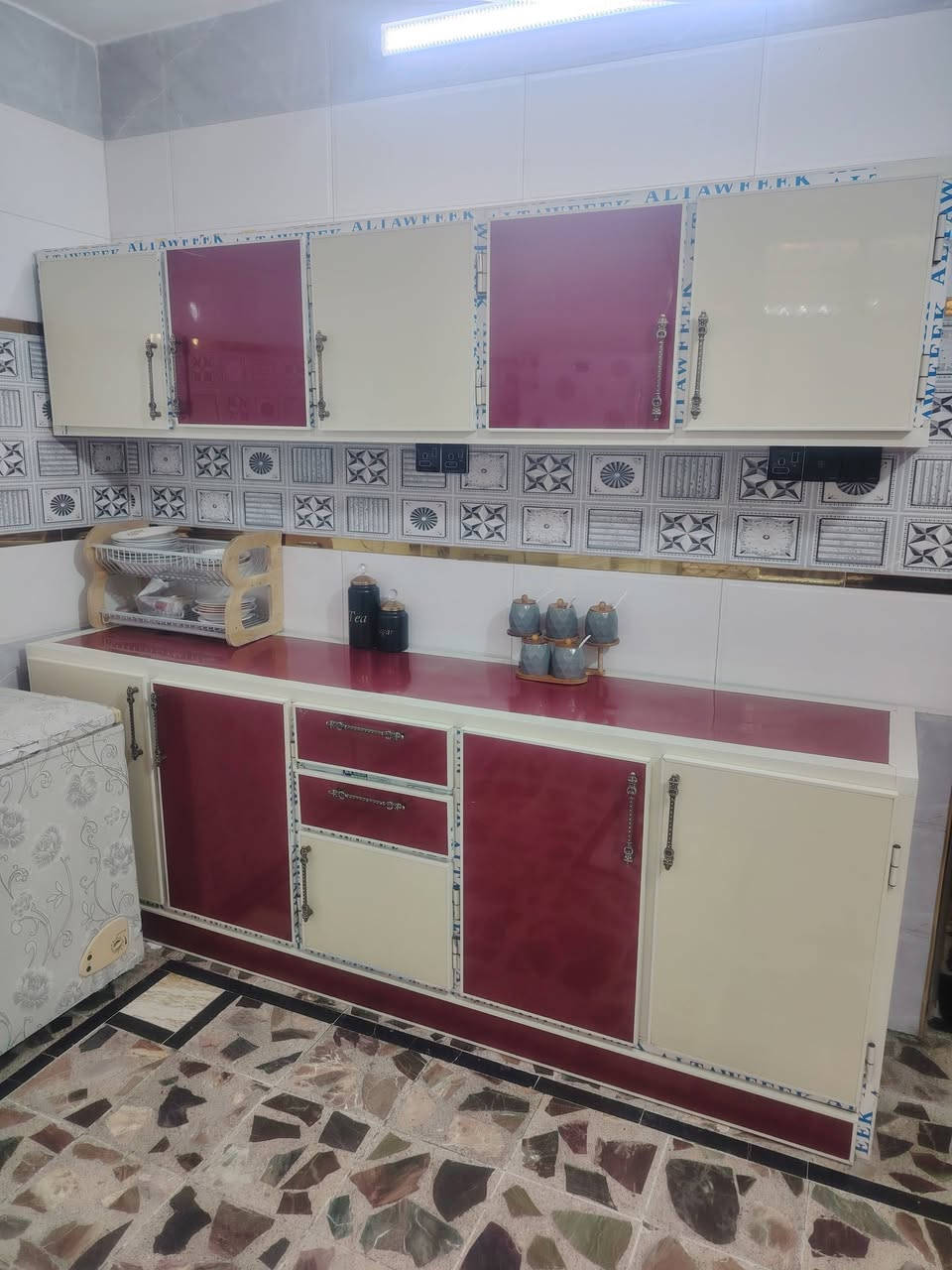 كاونتر +طباخ الكريازي للبيع بغداد مدينه الصدر ***********
