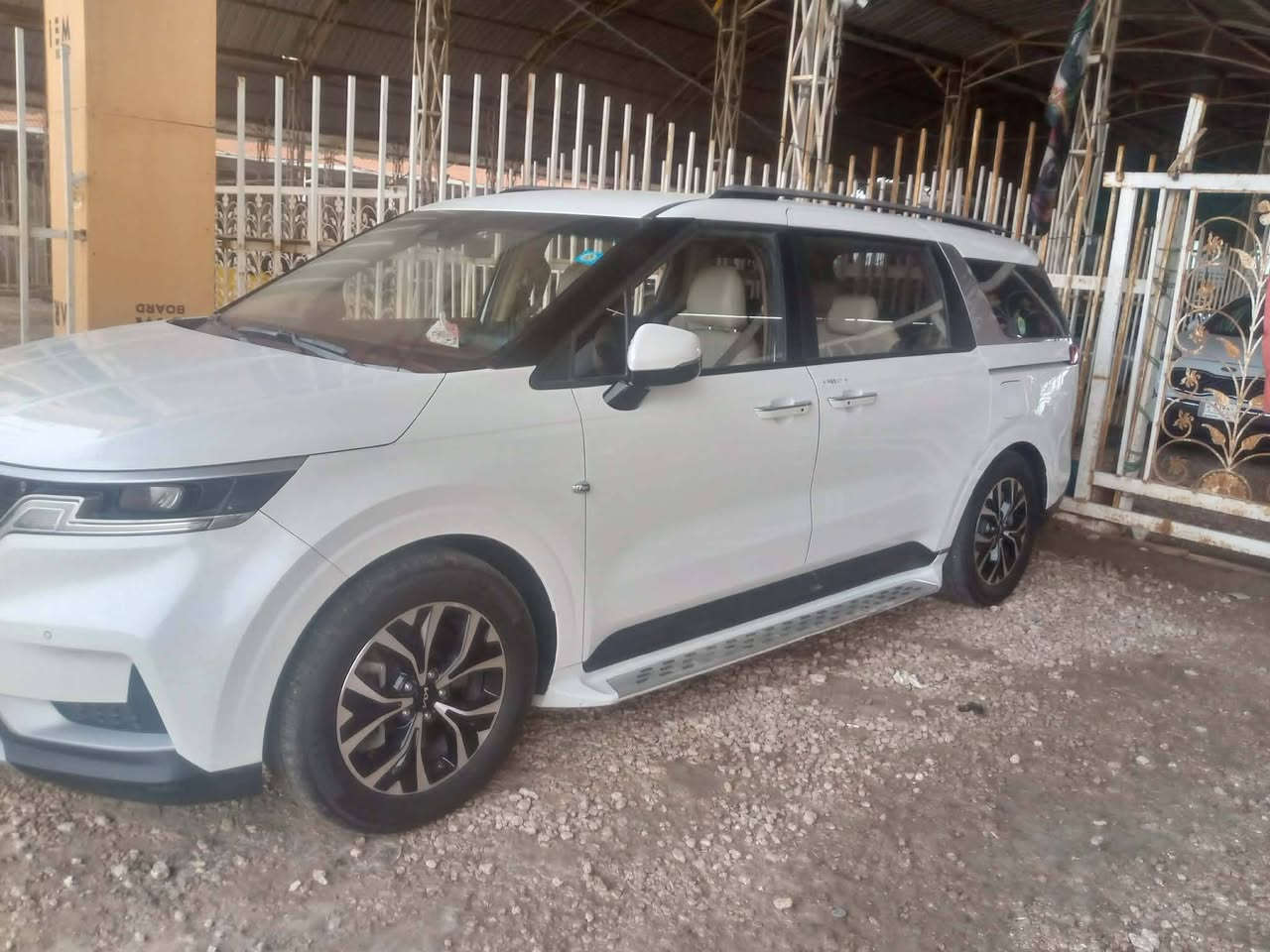 كرنفال رقم مثنى 23 كوري غاز بانزين بسمي وسونار مرفق مع الصور مواصفات بصمه تشغيل مع اربع بوب كامرات رادار تشغيل عن بعد حساسات اماميه خلفيه قياده ذاتيه هند بريك بصمه كشنات تدفئة تبريد وبعد بيه مواصفات للبيع ولمراوس المكان الرميثه
الاتصال على رقم ***********
