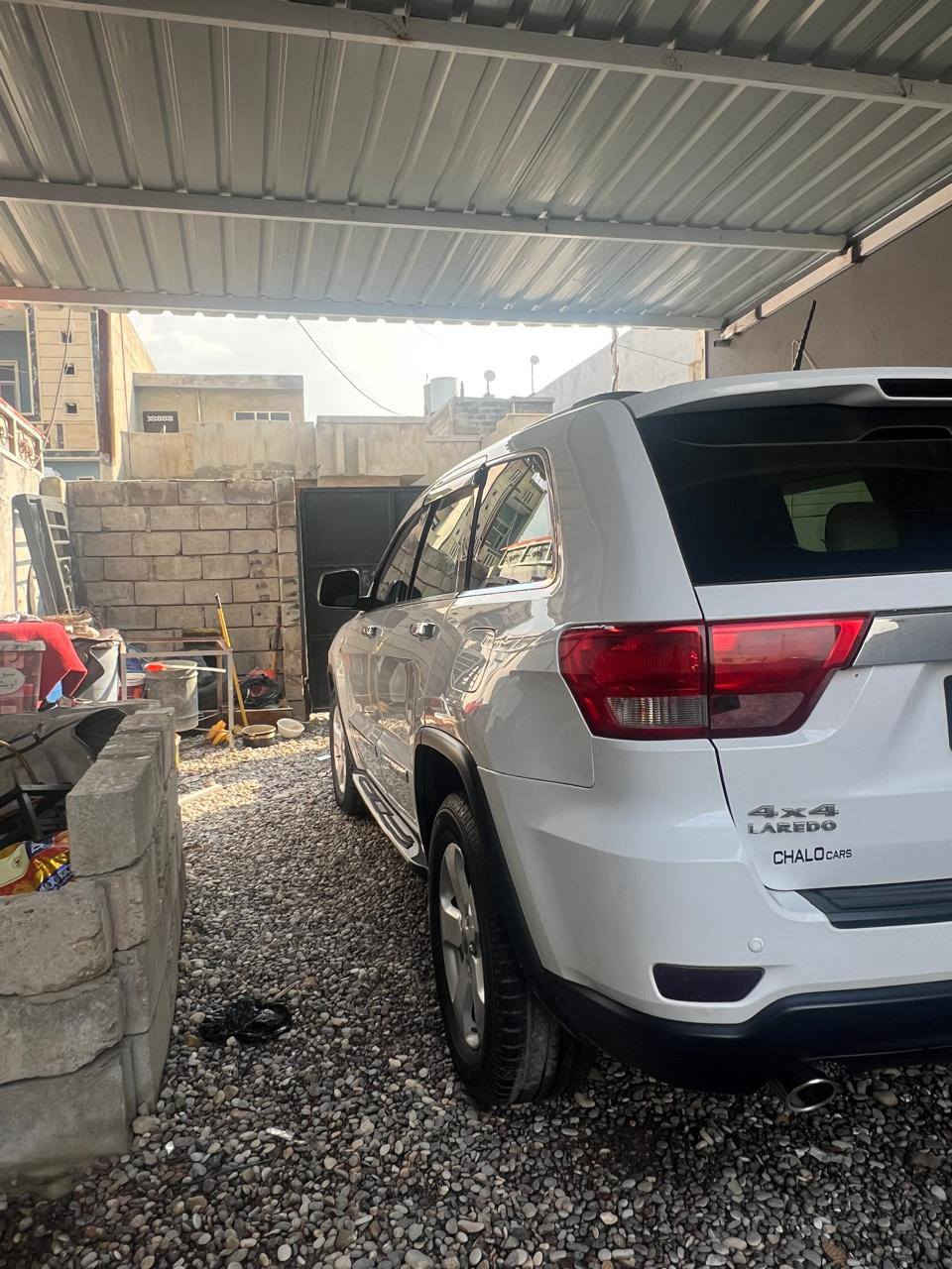 Jeep للبيع
سعر مناسب 
جيب گراند شيروكي  لاريدو ✅خليجي✅
 فول مواصفات🥇
سلايت 
بصمه 
زركات ع لايت 
دبل كزوز 
تشغيل عن بعد
برغي هيكل سيارة كلها ممفتوح وضع الشركة👍
سيارة ماشية فقط 146 الف مايل حقيقي💯
مكان السيارة موصل و فقط للبيع بدون مراوس
رقم سنوي هزة جديدة ***********
***********
