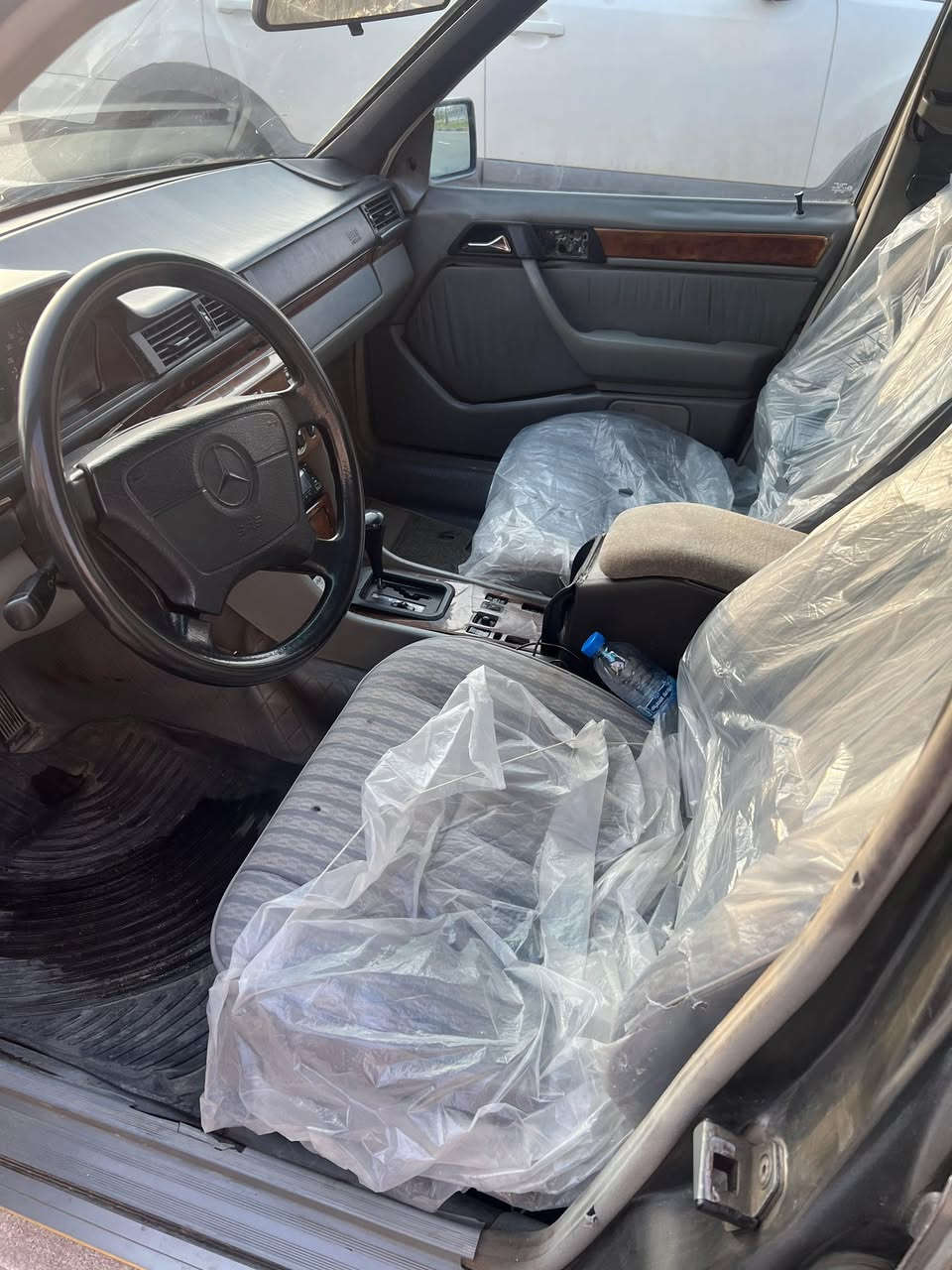 السلام عليكم 
البصره … ياسين خريبط 
مارسيدس دب 1989 300 محرك وكير 3000 VVTi قبل أربعة اشهر مبدله هو و الكير كفاله ترايك 200  لزاخو رقم بغداد السنويه بأسمي و لشهر العاشر 2030 يعني تحويل ثاني يوم
تبريد ثلج توني محور منظومة راس الثور بالباكيت  بأربع ورقات
تايرات باتري  90%
دشبول ابو الايرباك مال 1991 مصبوغه جماليه بدون حادث 
حداديه 90% توني مبدل بولبرنكات إماميه و دسكات ومصفر فلنجات الجام الأمامي كهربائي شغال و الخلفي جوبي 
الكيلو متر متوقف بس الرون و الگيجات البقيه شغاله 
 التنته ماطور شغال بس سادها بسلكون يعني ما تنفتح
 السياره مال جناي 
السعر 57 و بيها مجال للشراي
رجاءاً لا تعامل و لا تنطي سعر بالفيس او بالتلفون تعال شوف السياره بعينك و تدلل 
الخاص مفتوح و هم هذا رقمي ***********
