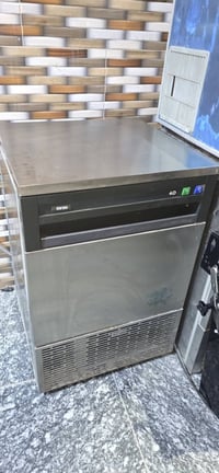 على بركه الله يتوفر ماكنه صنع مكعبات ثلج ايطالي باله كويتي شرط النظافه...