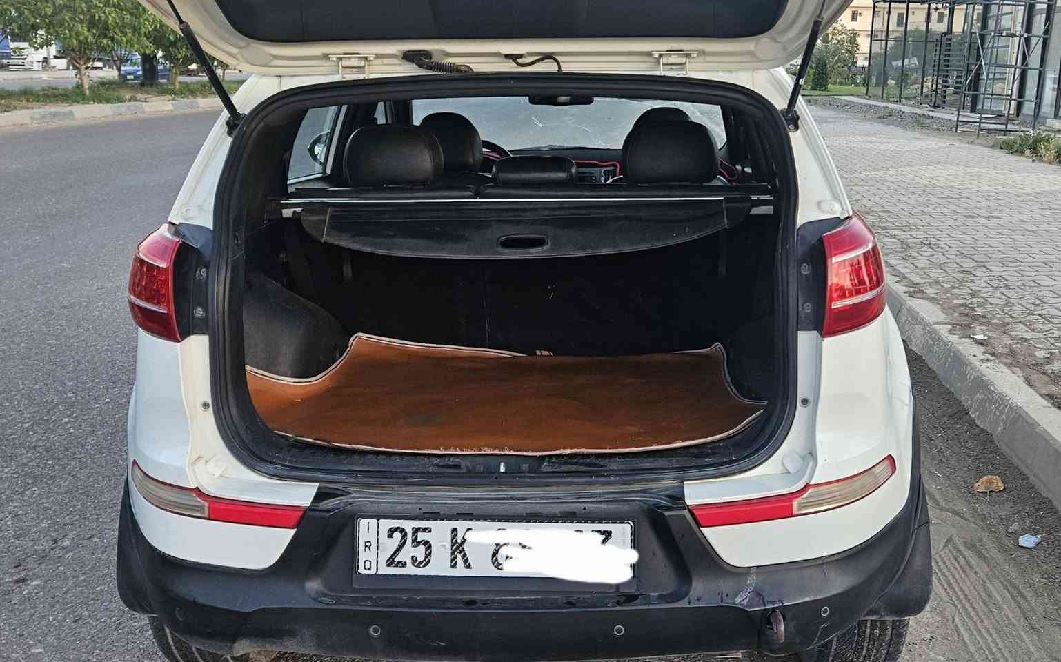 السلام عليكم
سبورتج ٢٠١١ خليجية 
فول بانوراما تخكمات ستيرن ثلاجة مرآة تعتيم ذاني وشاشة كامرة الخلفية كشنات جلد.. تغليف الارضية بالجلد البرتقالي ..الابواب داخلهم لونين اسود وبرتقالي بدون حادث بيهة صبغ بداية الجامرلغ الامامي ومعجون وصبغ في هلال الجامرلغ الخلفي 
بيها صوت بالمحرك اول ما اشغل ومن امشي يختفي 
السعر ١١٨  
***********
