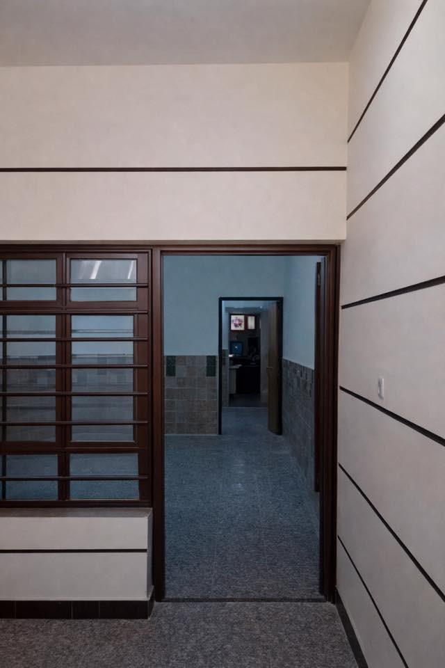 فرصة استثمارية مميزة – دار للبيع في شهداء السيدية
دار بمساحة 110 م2 واجهة 5 ونص متر و نزال 20 متر مصمّم بأسلوب استثماري، وارد شهري ( 1,200,000 ) متكون من شقتين مستقلتين بالكامل ، كل شقة تحتوي على صاله وغرفة نوم و مطبخ و صحيات
الطابق الثالث يحتوي على غرفة و مخزن 
 قريب من الخط السريع وخلف معهد عشتار الطبي مباشرة 

التواصل مع صاحب الدار 

‭٠٧٧٢ ٤٠٢ ٠٢٠٠‬
