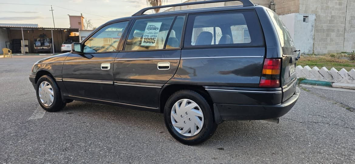 استرا موديل 96 حجم 20
سنويه جديده لل2031 شرط التحويل
كير ومكينه شرط بيها كابون بانزين ماستر
فول توماتيك بس كير عادي صبغ جماليه شرط مال تحويل طخم تاير جديد طخم الورا والكدام جديد ويرمنيه كلها شغاله 
العنون موصل حي الحدباء السعر 45
***********    ***********
