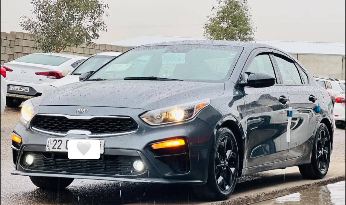 السلام عليكم كيا فورتي2019 السعر 130وبيها مجال بسيط ضررها بنيد وسوناره مرفق بلمنشور
نص فول معروفه مواصفات الفورتي 
مكينه شرط كير محور اي تي
سياره جديده هزه سنويا كله جديد 
كابون مابيها ماشيه96
مكان السياره موصل الايسر معرض الكرم
للاتصال ***********/***********
