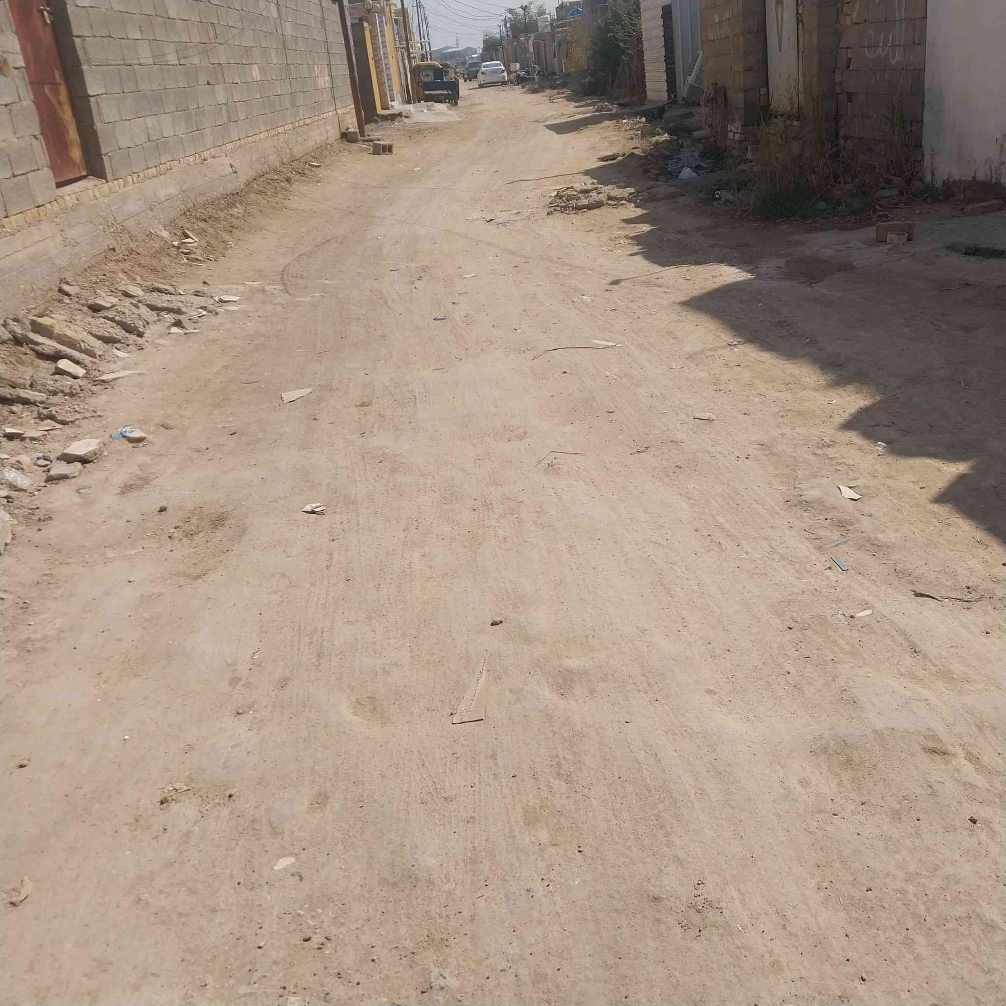 دار للبيع حي العسكري شارع الصب الاخير جاهز للسكن 
م 100الاستفسار ***********
