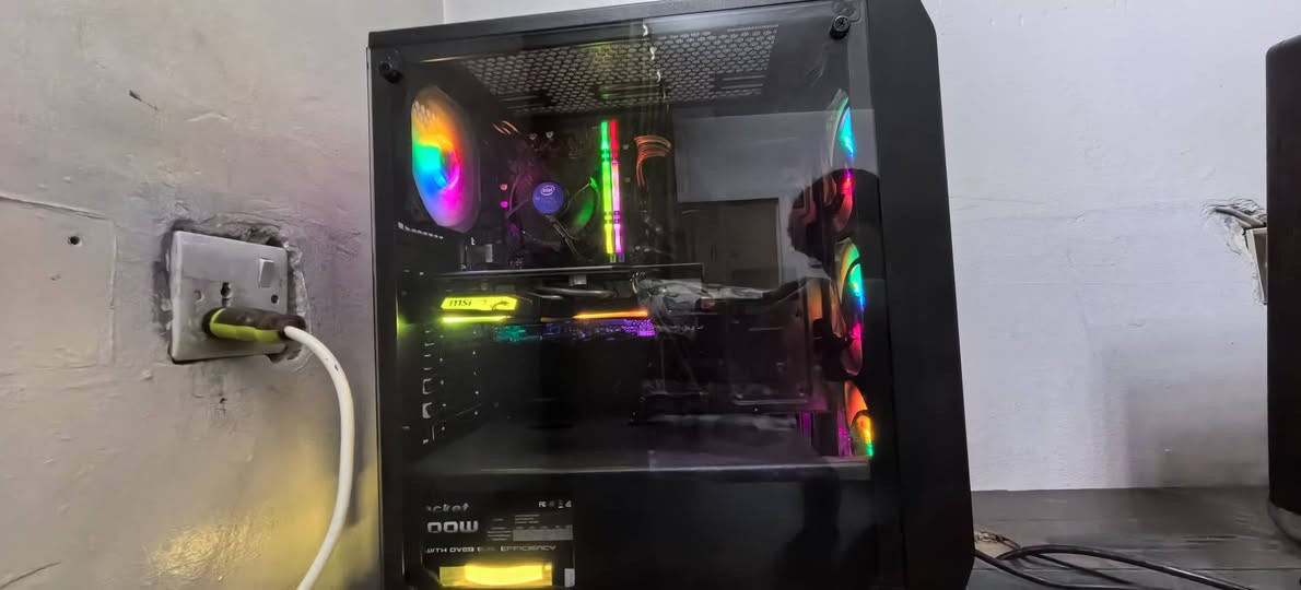 🔥 للبيع PC Gaming جاهز شغل نظيف — السعر 700 ألف فقط 🔥
✅ التجميعة كاملة مع كراتين القطع
✅ مناسب للألعاب، التصميم، والشغل اليومي
✅  إضاءة RGB 
💻 المواصفات:
🔹 المعالج: Intel Core i3 10100
🔹 كارت الشاشة: MSI Gaming GTX 1660 Super 6GB RGB GDRR6 192-bit 
🔹 الرام: Crucial Ballistix 16GB (8GBx2)RGB 3200   DDR4 Gaming CL 16-18-18-36 XMP
🔹 المذربورد: GIGABYTE H410M H V3
🔹 الباور سبلاي: ROCKET 500W RGB
🔹 الكيس: Fantech RGB مع 4 مراوح
🔹 SSD: 120GB
🔹 HDD: 500GB
🔹 الشاشة: LG 19 inch 60-75Hz
🔹 UPS PowerMax 1500
🔹 كيبورد + ماوس MARVO RGB
🎮 يشغل أغلب الألعاب
📦 البيع مع كراتين القطع
📩 للاستفسار واتساب أو ماسنجر فقط
📱 الرقم معلق: ***********
