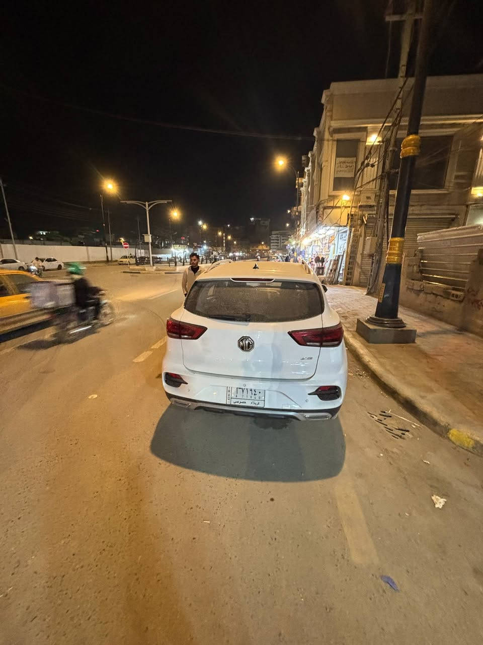 موديل ٢٤
نص مواصفات 
بيها بارد بالجاملغ عكس سايق الباقي كفاله 
سياره باسمي مكان كربلاء 
سعر 20 مليون بيها مجال 
***********
***********
