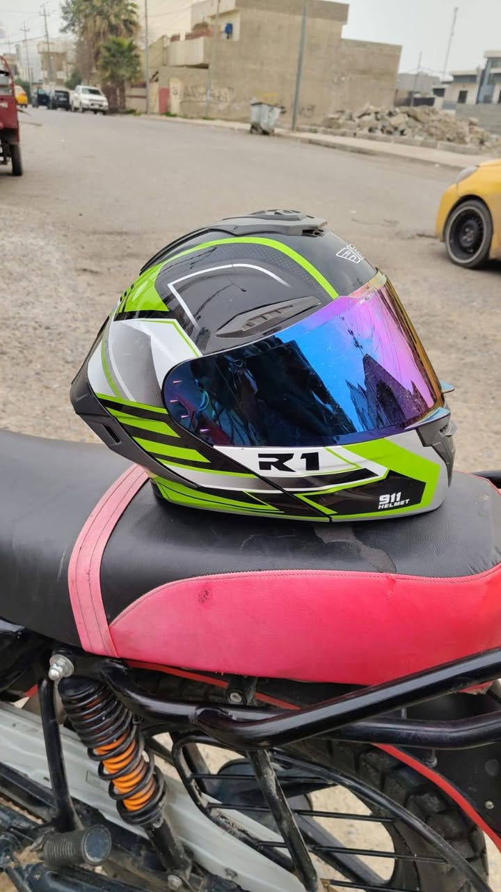 خوذة فج قلاب للبيع جديدة ما صارلي سبوع من ماخذها سعرها 70 وبي مجال اذا ويه السماعات 100 مكاني كركوك ***********
