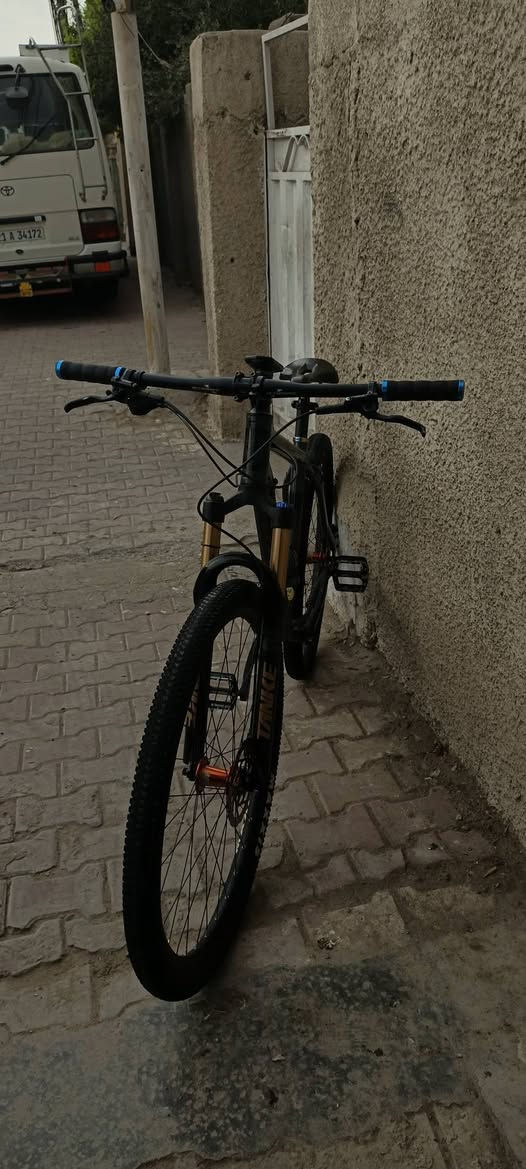 السلام عليكم
دراجة Twitter  29
السستم شيمانو ديور 1×12
بريكات شيمانو mt-200 
اطارات ماكسز pace
دبل هوائي tanke
بطيخات koozer بنط6 (طرب) 
مجمع بايدر براكيت
الدراجة كاملة من اي نقص 
ملاحظة!!! 
الدراجة بيها ظربات فقط بالصبغ
سعر الدراجة 450 الف 
مكاني بغداد الدورة


**إذا كنت صاحب هذا الإعلان وتريد حذفه لأي سبب، رجاءا أرسل رسالة إلى الدعم الفني**