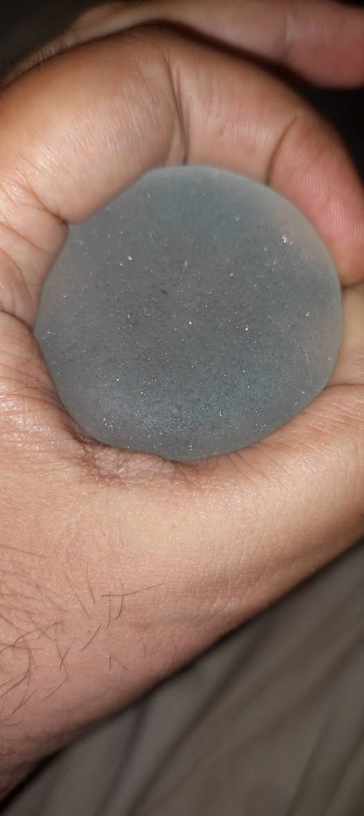 يا جماعة، لكل عشاق النوادر وتجميع القطع البحرية المميزة! 🌊✨
​النهارده بعرض عليكم قطعة زجاج بحري (Sea Glass) مش عادية وتعتبر صيدة من النوادر. اللي بيميز القطعة دي وبيخليها نادرة بجد هو حجمها الكبير جداً حوالى ٥٠ جرام و قطرها ٥٠ مم  تقريبا مقارنة باللي بنلاقيه عادة، ده غير شكلها المنتظم والمثالي اللي البحر نحته ونعّمه لسنين طويلة.
​حقيقي قطعة تستاهل تكون في مجموعة أي هاوي أو جامع للأشياء الفريدة.
​القطعة معروضة دلوقتي للبيع على إيباي (eBay).
👇 رابط الشراء والتفاصيل بالأسفل.
https://ebay.io/m/6jfTNi

​#زجاج_بحري #نوادر #هوايات #احجار_كريمة #ايباي #Hima_Stone #بحر_اسكندرية


**إذا كنت صاحب هذا الإعلان وتريد حذفه لأي سبب، رجاءا أرسل رسالة إلى الدعم الفني**
