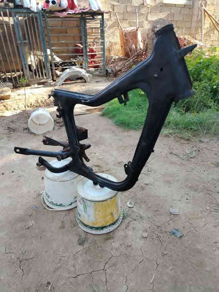 شاصي ١٥٠ ألماني لبلادي بيه لحيم بل خشم بس لبيع توصيل موجود *********** بيه واتساب
