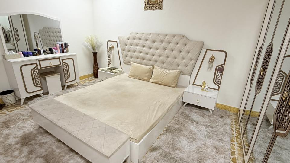 السلام عليكم 
غرفة نوم تركي 6 قطع نظافة 90‎%‎
السعر 900 وبيها مجال للشراي
***********
***********
