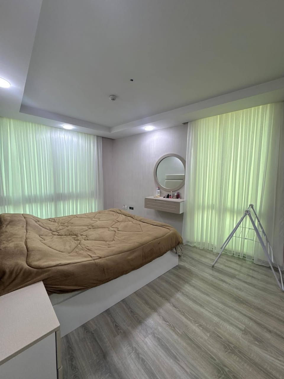 -🏡شقةإسثماريةمؤثث/للإجار والبيع🏡
غرفتين وصالة وارد1950$كل3أشهر📍
- للإستفسار واتساب ***********
- أربيل/المربع الذهبي/شارع120بارك32/مجمع لايف تاور/
- [ ] مميزات الشقة 📍
- غرفتين وصالة/سويت/📍
- مساحة133متر/📍
- [ ] خدمات24ساعة 📍
- إطلالة حديقة 📍
- [ ] مسبح/قاعةجيم في المجمع 📍
- صيدلية +مكوى📍 
- [ ] حديقةالعاب/روضةاطفال📍
- [ ] مطاعم +كافتريات 📍
- [ ] ماركيت ٢٤ ساعه 📍
