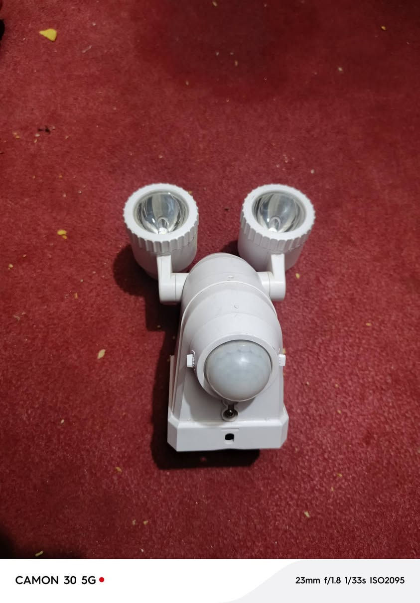 سلام عليكم بلاجكتور لابي منفذ شحن ولابي مكان واير كهرباء فتحته لكيت بداخله 4 بطاريات يعني شلون ينشحن ماعرف صور كدامك يفيدك تم 8


**إذا كنت صاحب هذا الإعلان وتريد حذفه لأي سبب، رجاءا أرسل رسالة إلى الدعم الفني**