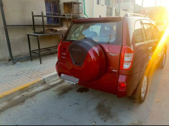 السلام عليكم تيكو مديل 2013 كلش نضيفه استخدام بنت السياره جديده من الداخل والخارج وكلشي بيها شغال  بالكامل تبريد تدفئه كلش قوي بديها انصبغ عام جماليه رقم بصره تحويل مباشر السيارة جاهزه من كل النواحي ماعدا محركها كايم بس السياره تمشي وبدون تنقيص مابيها شي سبب البيع محتاج السعر 45 ورقه وبيها مجال قليل لتواصل ***********
