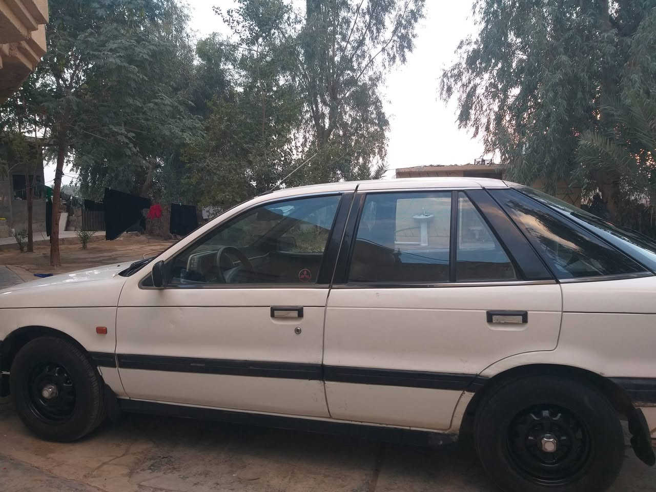 السلام عليكم مسبوشي لانسر موديل ١٩٩١ سياره مشروع وطني تحويل مباشر سنويه جديده لغايه ٢٠٢٨ سياره بدون صبغ عل بلاد من الدعاميه ل دعاميه مكفوله كير محرك صدر كهربائيات جديده تخم تايرات جديد بدون خياس مابيه كلها باور ستيرن  شغاله السعر ٣٢ وبيه مجال رقم الهاتف ***********
