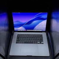 ماك بوك برو ١٦ بوصة ٢٠١٩ المواصفات:- -حجم الشاشة: 16 بوصة -المعالج: In...