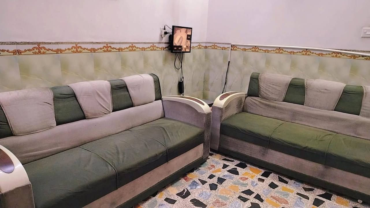 بيع تخم قنفات عشر مقاعد في البلديات السعر ٢٠٠ الف الاتصال بالرقم ***********
