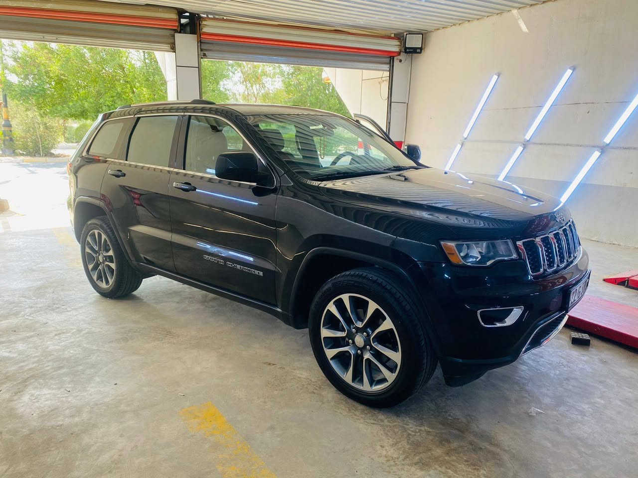 سلام عليكم سياره جيب البيع فول مواصفات موديل 2018 كلين سعر 235بيهه مجال اتصال عل أرقام ***********//***********
