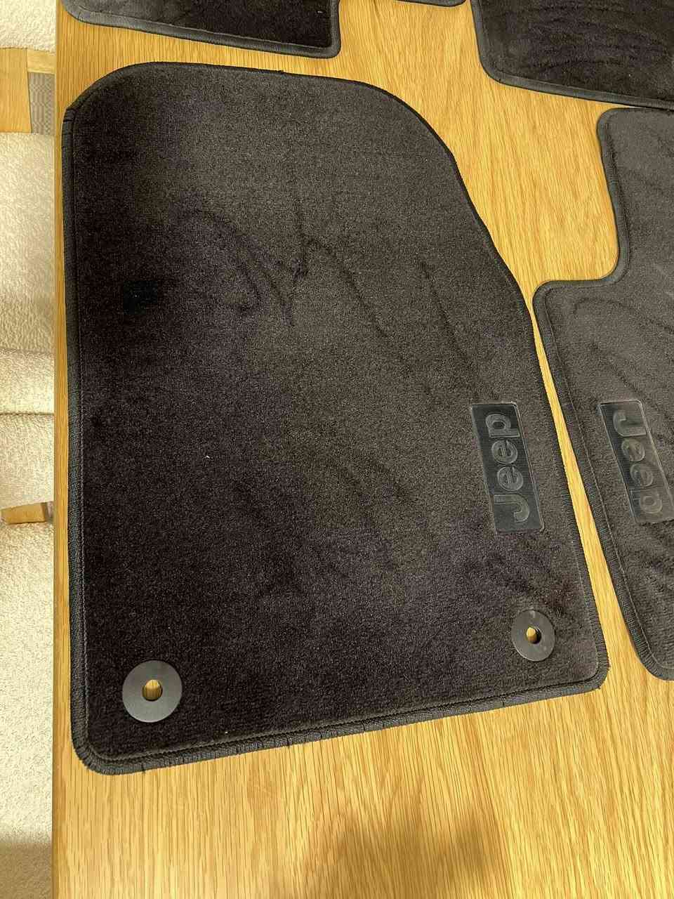 ارضيات جديده مامستخدمه من موديل 17 لحد موديل 20 المكان بغداد الكرخ ***********
