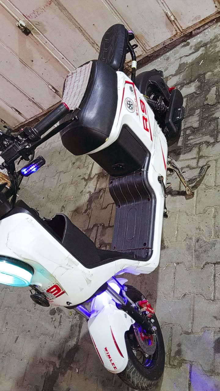 درجه شحن ارتسعه
R9 السعر 300 بيه بطاريه خربانه مكان بصره 
وياه شاحنة وسله ومرايات وسويج 
***********
