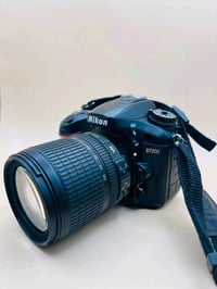 نيكون D7200 • عدسة ١٨-١٠٥ • شاحن بطارية