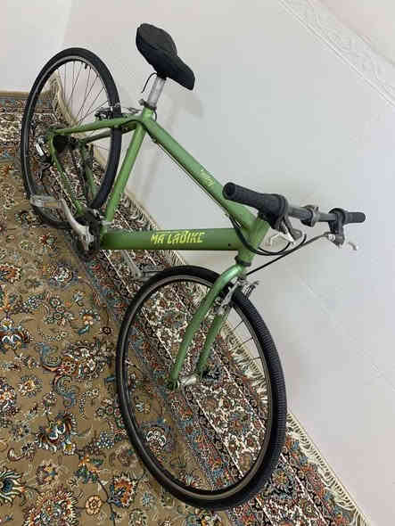 بۆفرۆشتن
پاسکیلی سیباقی بالەی ئەوروپی حەجمی 28x700c قیاسی M
هەموولەشی ئەلەمنیۆمە و وەزنی زۆر کەمە گێڕی 12 نمرەی 3x9 
شیمانۆ سرام ستۆپەکانی tektro پاسکیلەکە هەمووشتێکی بیلادیە و زۆر کەم بەکارهاتوە لە %90 خاوینە بۆ سعر و زانیاری زیاتر چات بنێرن یان ژ.م *********** شوین کەلار
