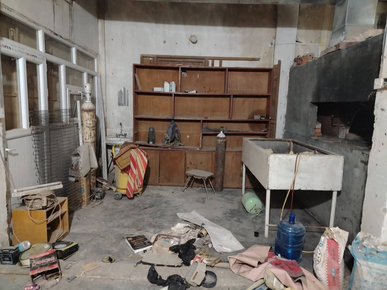 محلات ثنين بيها فرن صمون حجري للبيع مكان تكريت حي الجمعيه بجانب أسواق ريحانه آجار المحلات ٣٠٠ سعر الفرن مليون تريد تشغله أو تفلشه انته بكيفك للاتصال ***********
