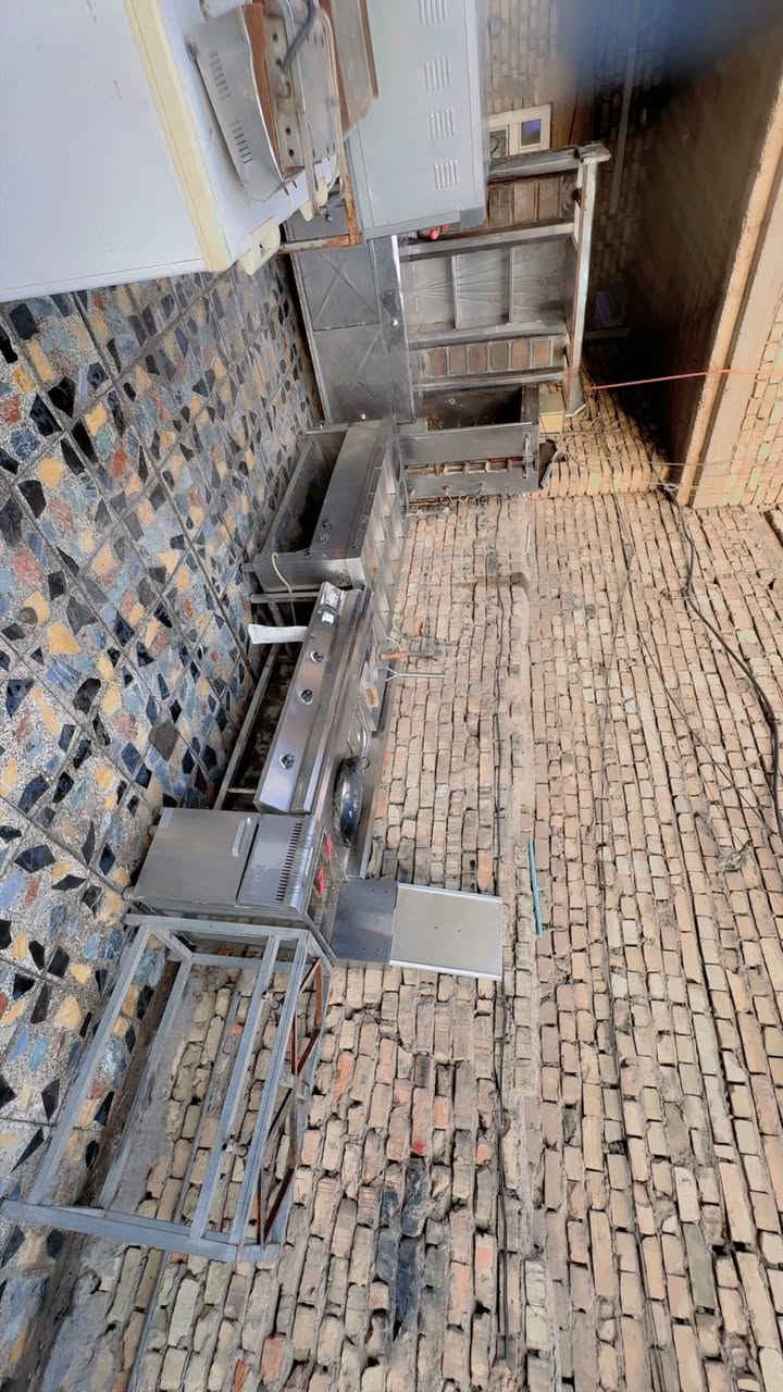 للبيع معدات مطعم   اتصل وتدلل رقم ***********
