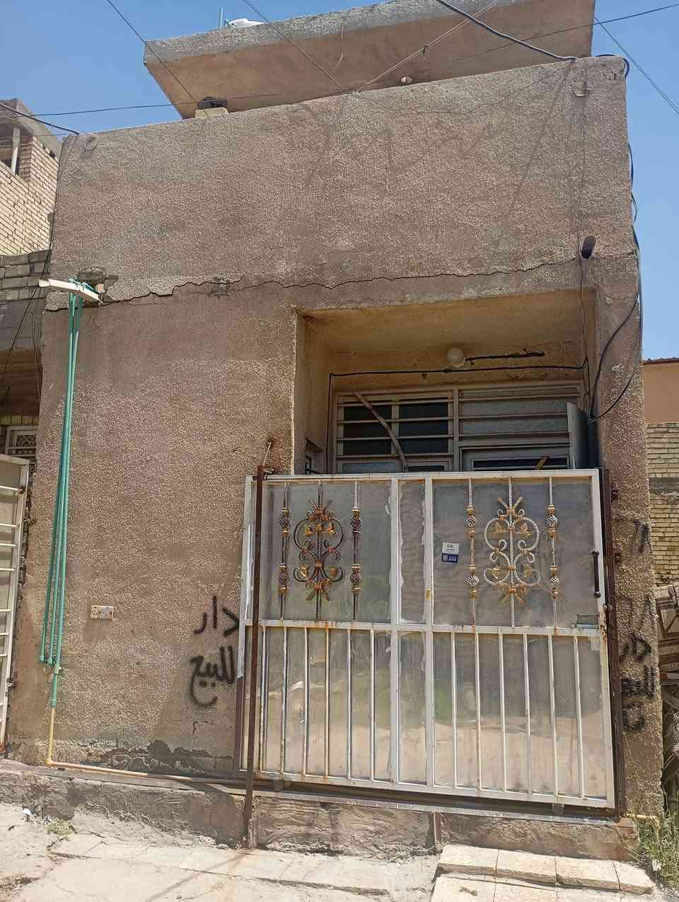 سلام عليكم ورحمه الله وبركاته... دار للبيع طابق واحد جاهز من كلشي موقع السريدات القديمة بدايه مربع الثالث سعر 40 وبي مجال شي بصيط رقم ***********

