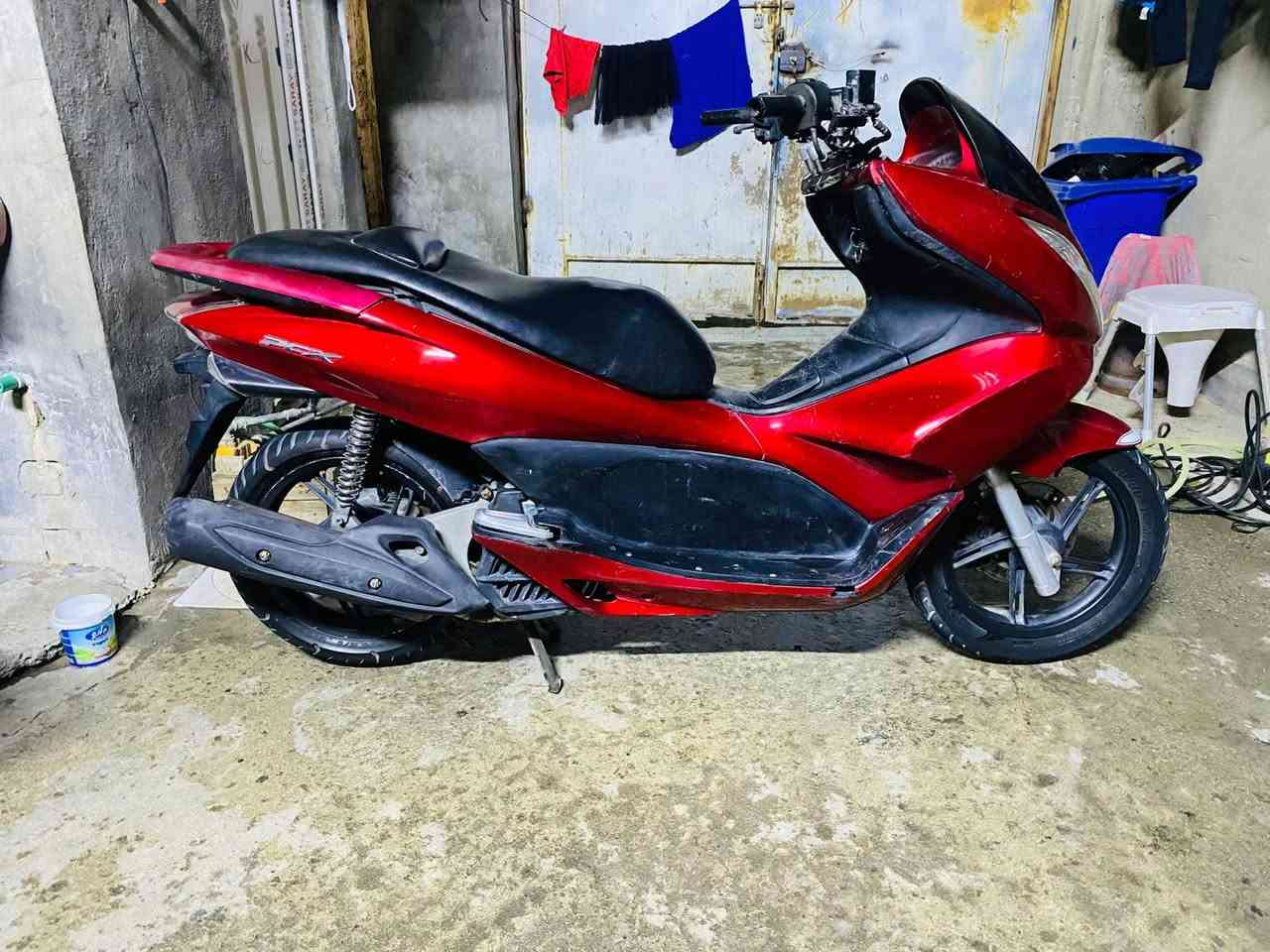 Pcx جيل اول ياباني للبيع
مكينة 125 مكفولة 
كفرات بلادية 
السعر 1250 وبيها مجال 
بغداد مدينة الصدر 
للإستفسار: ***********
