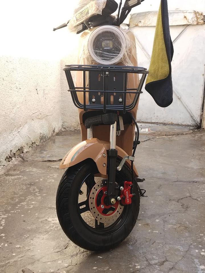 السلام عليكم
دراجه R9 للبيع

مواصفاتها معروفه

شاشه ومثبت سرعه وسماعات بلوتوث وشاشه تطلع السرعه والفولتيه والاعطال وشاحنتها الاصليه ونلي

السعر 450 وبيها مجال

او مراوس بعدله مال لعب

العنوان بغداد حي الجهاد الأساتذه

0777 237 6233
