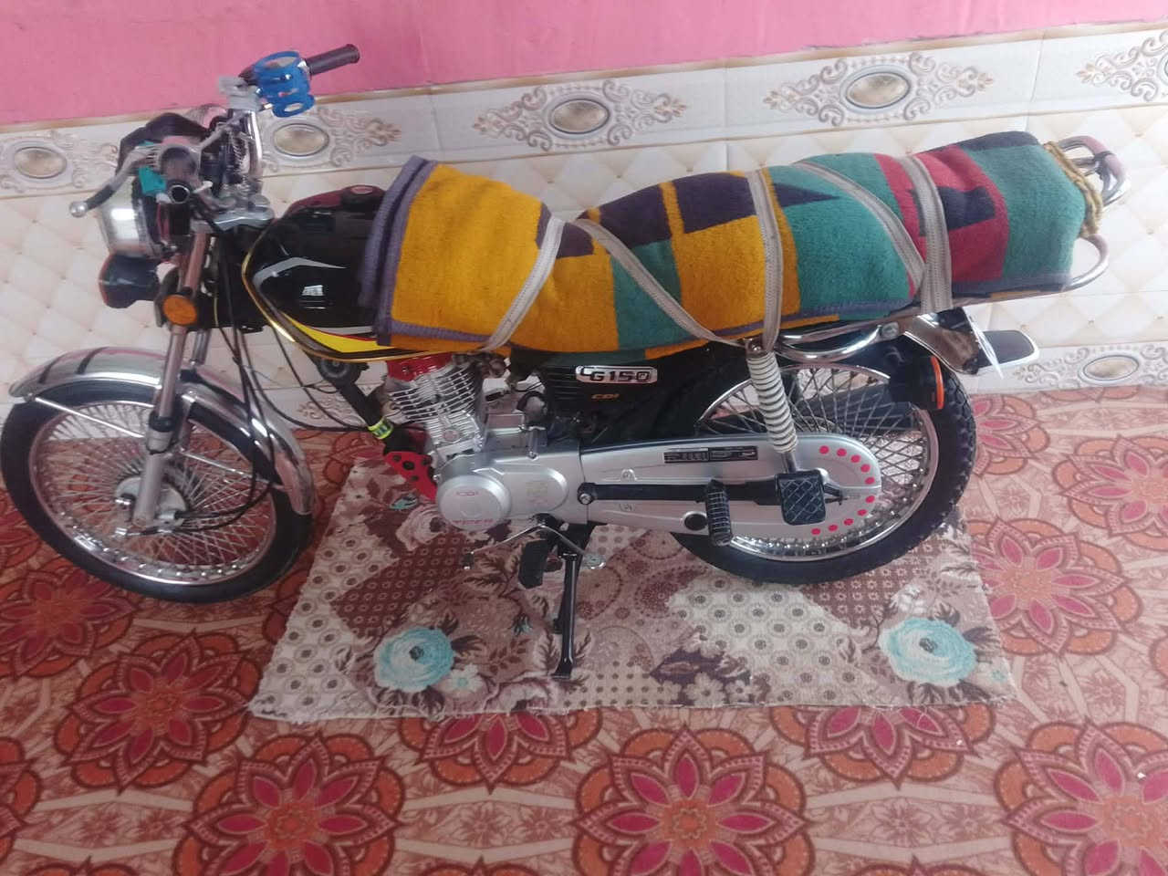 السلام عليكم دراجه للبيع اوراق موديل 21 مقبوله فضاله عامه مثل كل شيء السعر 425 وبيهالمتوازي ***********
