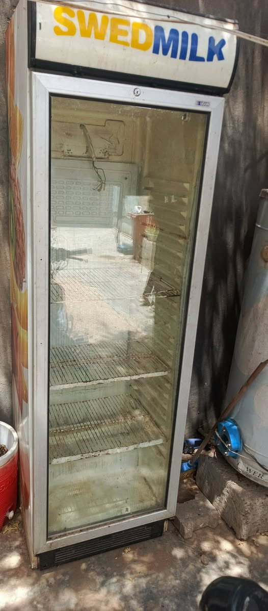 للبيع ثلاجة بدون ماطور شراي خاص او خابر ***********
