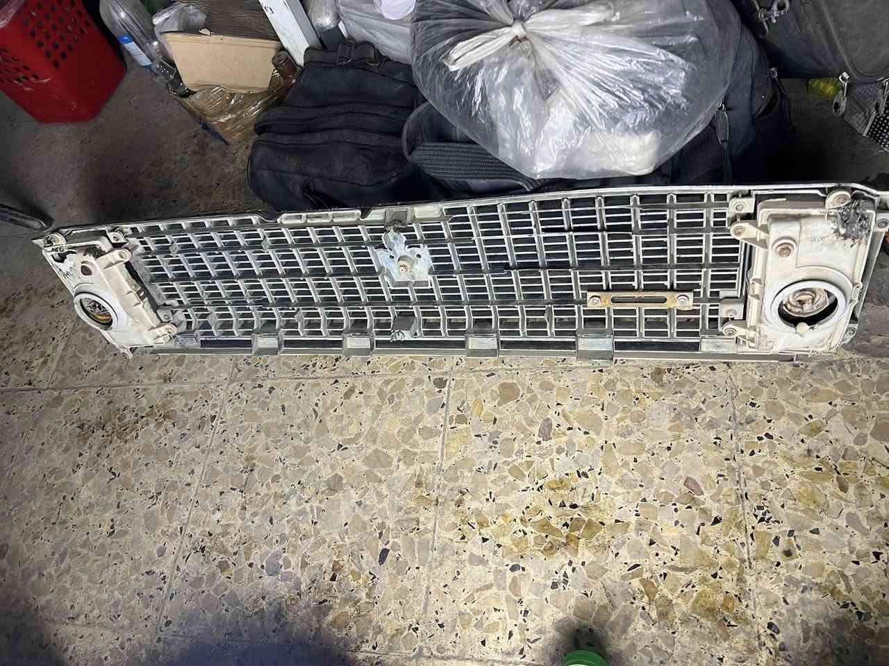 شباك وبك لايت يسرى  سيدان  اصلي  150 الف الاستفسار واتساب ***********
