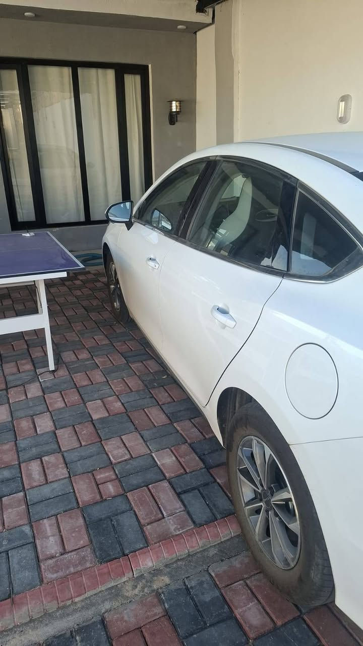 BYD
دسترويد ابيض الداخل ابيض 🤍
رقم بغداد لجديد بسمي هزة وسنوية 
ماشيه  5000
🟢 ابرز المواصفات :- 
هايبرد + بلك ان 🔋
بصمة تشغيل  + كارت 🪪 
حساس خلفي 
لايت زنون 
بك لايت لد 
محرك 1500
  تبريد (ثلج) 
( -طبيعي-سبورت-اقتصادي) 
تبريد 2 قطعة 
هاند برك كهربائي 
عداد دجتل 
ملحقات كاملة وشاحن كاملة 
للاستفسار الشراية فقط رجاءاً 
***********
