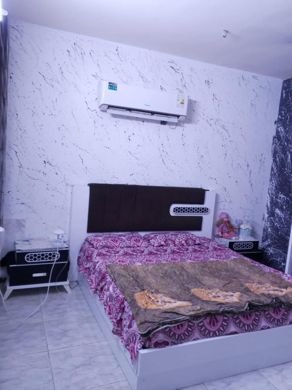 للبيع بيت سكني – فرصة مميزة

📍 الموقع: الدورة-مقابيل شارع ابو طيارة-شارع نسائم النخيل – المربع الأول
📏 المساحة: 100 متر
📄 الملكية: طابو زراعي / سند 25
🚪 الواجهة: 6 متر

🔹 تفاصيل البيت:
 • يحتوي على 3 غرف نوم
 • صالة واسعة
 • مطبخ
 • خدمات (حمام + توابع)
 • تصميم مناسب للعائلة

🔹 حالة العقار:
 • البيت مؤجر حالياً بـ 550 ألف شهرياً (دخل ثابت)

💰 السعر المطلوب: 180 مليون دينار عراقي
📌 السعر قابل للتفاوض للجادين

⸻

📞 للتواصل والاستفسار يرجى المراسلة على الخاص أو الاتصال على الرقم او الاتصال على الواتساب 
▶️ (***********)
