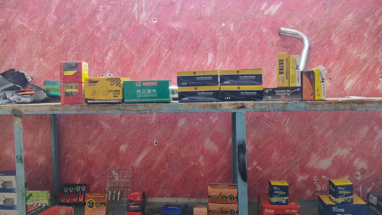 أدوات احتياطيه دراجات للبيع باقل من سعر جمله للبيع شلعه وحده أو مفرد عادي  تصفيه محل مجرودات تحب تجردهن بنفسك هم عادي للاستفسار ***********

1-باتري هاوجي عدد 1 السعر 15 الف 
2-باتري ايراني عدد 2 السعر 10 الف 
3-بنز بريك ايراني الأصلي العدد3 السعر 3 آلاف الواحد 
4-صلف العدد 4 السعر 9 تلاف الواحد 
5-كويل كير العدد 4 السعر 2 ونص 
6- زنجيل العدد 1 سعر 4 
7+ دسك بريك امامي العدد 1 السعر 2 ونص 
8-كتف شحن عدد 2 السعر 2 ونص 
9-شخاطه عدد 2 السعر 2 ونص 
10- بومه العدد 1 سعر 4 تالاف 
11-جوزه ايراني السعر 2 ونص 
12- كويل رص السعر 2 ونص 
13-بستم صيني العدد 2 السعر 3 الواحد 
14-سلندر 150 صيني السعر 15 
15-كابريتر صيني السعر 18
16-دشلي صلف عدد 2 كير عدد 2 رص السعر 8 للواحد 
17-يدات سكان مع عضمه العدد 5 السعر 2 الواحد 
18- سبيل العدد 9 سعر 500 دينار الواحد 
19-بلكات العدد 10 سعر الواحد الف دينار 
20-ام بي ثري تكسي العدد 2 سعر الواحد 6 تالاف 
21- سلندر سايم نحله العدد 1 سعر 15 الف 
22- جوزه سايم عدد 2 سعر الواحد 5 الف 
23- فدراليات العدد 4 سعر الواحد 3 آلاف 
24- ولفات صيني عدد 4 سعر الواحد الفين 
25-كاك ايراني العدد واحد سعر 3 الف 
26-قايش صيني عدد 4 سعر الواحد 3 ونص 
27-سبرنك ستانه وصط سعر 500 دينار الواحد 
28- ميزانيات ايراني عدد واحد سعر الف ونص 
29- صيخ بريك ايراني سعر 2 الفين 
30- واير كلج وواير سكليتر هاوجي سعر عدد 3 سعر 5 للواحد 
31-واير كلج ايراني عدد 6 سعر 2الفين 
32-واير كلج سايم العدد 10 سعر الواحد الفين دينار 
33-واير بريك صيني العدد 5 سعر الفين ونص الواحد 
34-واير سكليتر سايم عدد 5 سعر الواحد الفين ونص 
35-ستاند خوذه العدد 2 سعر 3 آلاف الواحد 
36- تخم اشاير ايراني العدد 2 سعر 6 تالاف الواحد 
37- امرايات سايم نحله عدد 3 سعر 4 آلاف 
38-جبن رص صيني عدد 2 سعر الفين 
39-كفوف العدد 2 سعر 3 آلاف الواحد 
40-كبات براغي العدد 2 سعر الفين ونص الواحد 
41- كلاص العدد 2 بلف 
42- سماط العدد 7 سعر 500 دينار الواحد 
43- نشرات سيت ب3 آلاف 
44- صونده تلبيس تانكي العدد 4 سعر 3 آلاف 
45- قناع عدد 2 سعر 3 آلاف 
46- بكره زنجيل ايراني رياضي عدد واحد سعر 10 تالاف 
47- فراك بريك ايراني العدد 1 سعر الفين دينار 
48- كليته عدد 1 سعر الفين دينار 
49- يده كلج ايراني عدد 5 سعر الفين دينار الواحد 
50- عضمه يده سكليتر العدد 8 سعر 500 دينار الواحد 
51- قطره دهن العدد 9 سعر 500 دينار الواحد 
52- دبه فلتر بانزين السعر 15 الف 
53- صندوك دلفري العدد 4 سعر الواحد 13 الف
