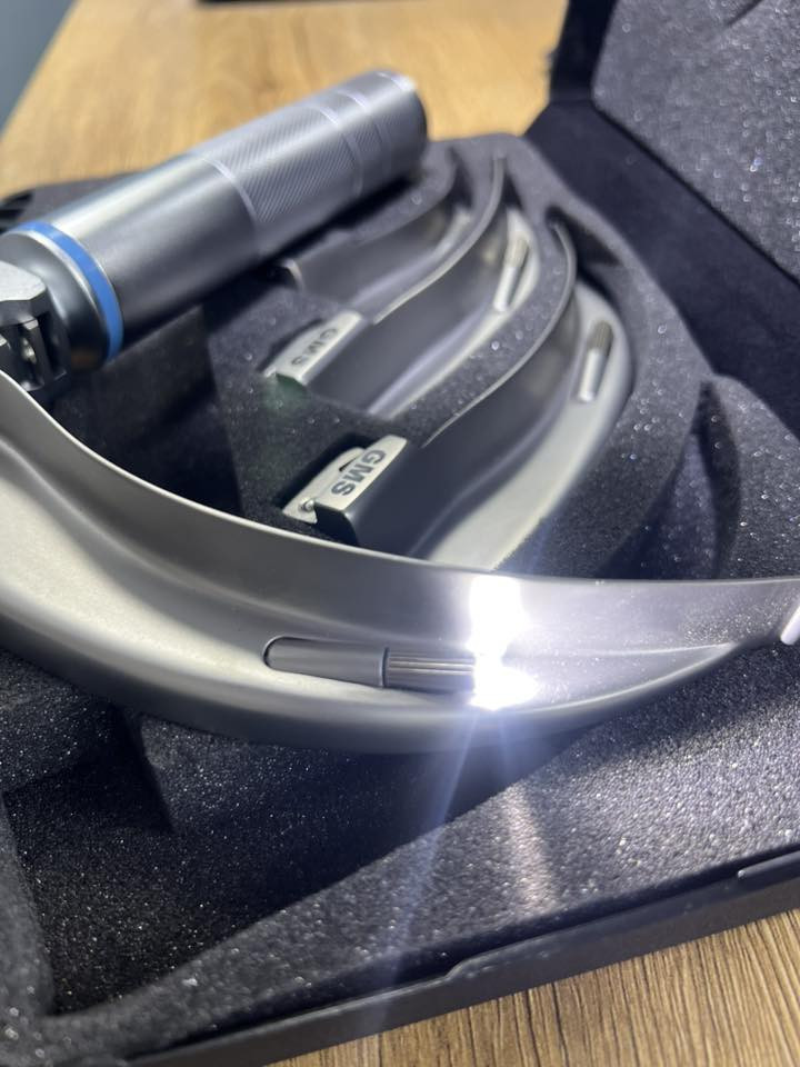 احهزه طبية ناظور اللوزتين مختلفة الاشكال والاحجام جديد غير مستخدم اشكال مختلفه مصباح وفايبر اوبتك 130$ 
*********** واتساب
