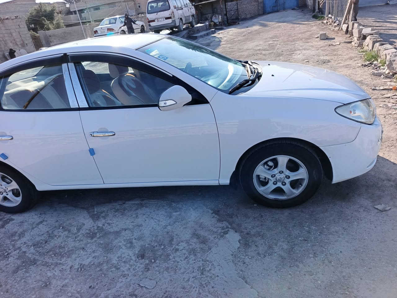 سلام عليكم
النترا 2011 فول مواصفات  ١ / ١  الشركة العامه خليجي مكفوله من صبغ وضربه وتبديل 
محرك كير ع وضع الشركة مكفولات من كلشي  
غير مفتوحات حداديه جديده تبريد ثلج 
 مواصفاتها
 محرك 2000 دوش  
فتحه بالقماره سلايت
حدادية جديدة
تخم تاير 
باسمي رقم دولي جديد 
مكان السياره بغداد
سعر السيارة 130  ***********
