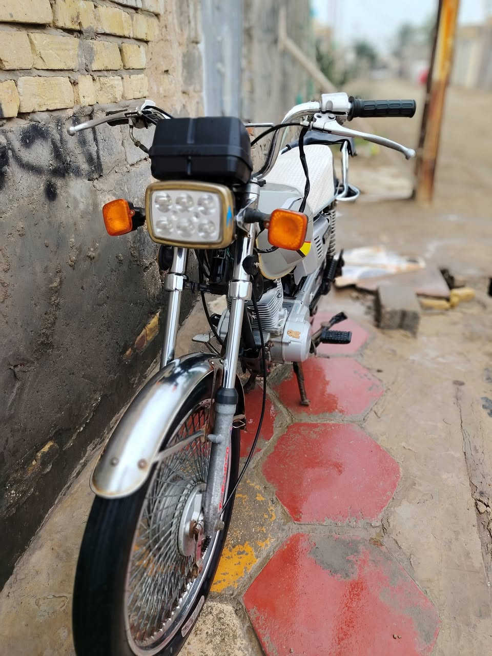 سلام عليكم دراجة تايكر مديل 20اوراق استنساخ محرك ما مفتوح كهرابيات شغاله العنوان بابل القاسم السعر 380 وبيه مجال الرقم ***********
