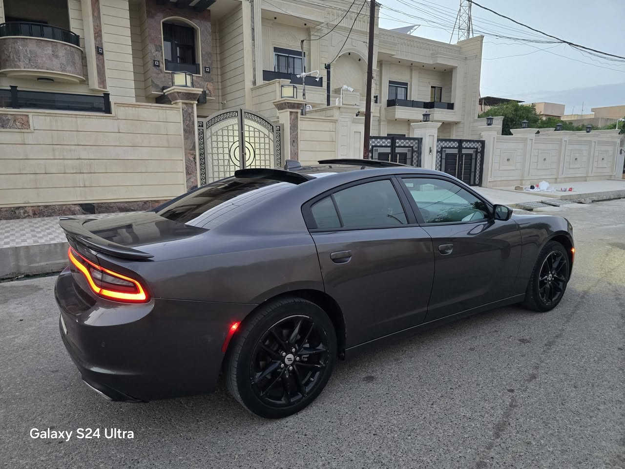 للبيع
سعر 185$
جارجر sxt  بلس موديل 2021
ماشية 80 ألف سيارة استخدام شخصي كلها وضع شركة 
محرك 6 سلندر حجم 3600 كير اوتوماتيك 8 نمر 
فور ويل شرط المحرك والكير والاكسل 
رقم نينوى دولي باقي على تسليم لوحات 
هزة جديد  سنويه جديد شرط التحويل 
 فول مواصفات 1/1 
🚫 ضررها جاملغات الخلفية صبغ  فقط بدون دواخل ..شواصي واسفل صندوك سليم بشرط اربكات سليمة بشرط مرفوق صورها بأمريكا مع الصور 
فول مواصفات
بصمة تشغيل بصمة ابواب تشغيل عن بعد 
رادار امامي رادار حانبي
كشنات امامي كهرب و تبريد❄️ تدفئة🔥 كشن خزن 
كشنات خلفي تدفئة تبريد قطعتين ثللللج ❄️
ستيرن خزن وتدفئه شفتات بالستيرن 
فتحة سلايت 
لايت ليد وزينون 
نظام سبورت شفتات ستيرن 
نظام سوبر تراك باك 
شاشة كبيرة كامرة دوارة حساسات خلفي 
مظخم صوت سماعات 🔊 Alpne 
السياره بيها بعد مواصفات 
موصل الايسر 
***********
***********

