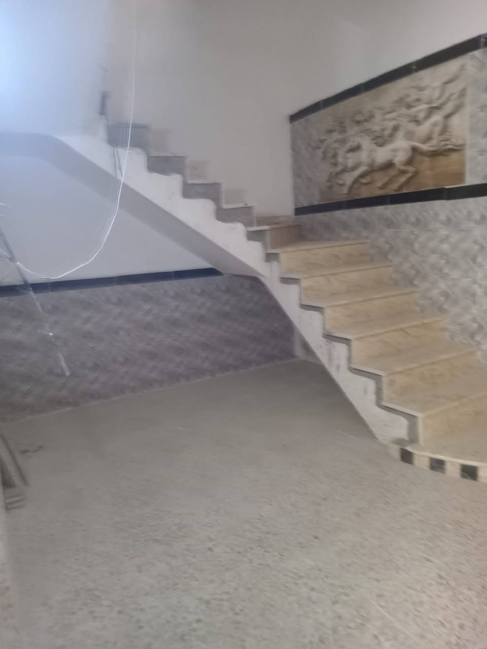 السلام عليكم بيت للبيع مساحة ٢٠٠ متر مربع للبيع كامل طابقين نقص شي بسيط في منطقة كاع ابو رشاد مقابل كاع ابو علي الدراجي  للإستفسار الاتصال ع الرقم ***********
