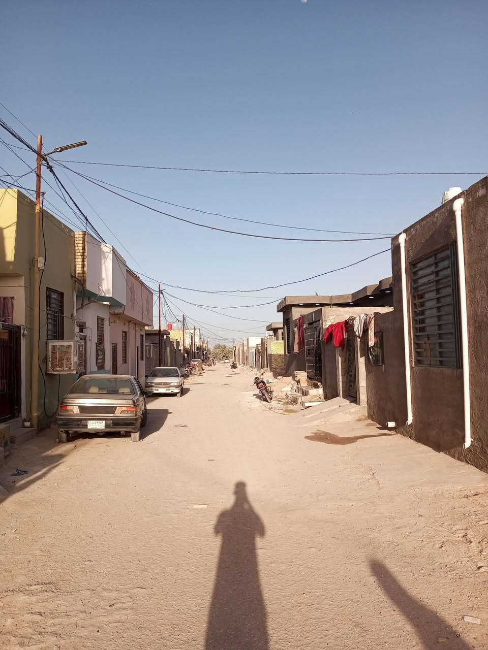 السلام عليكم اخوان
عرصه مساحه 200 متر  مكانه كوفه شارع الزوار 
قرب اسواق المال شارع تبليط ماي كهرباء مولده قريبه
سعر 30 مليون  تريد 100 متر تريده كله 200
عادي ***********
