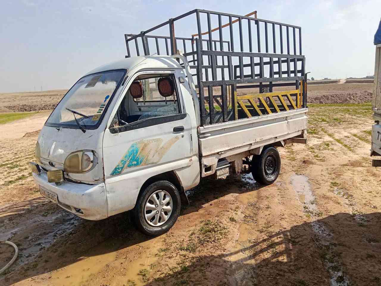 السلام عليكم
كيا فاو منفيس أورواق كامله 
محرك يصرف 
كير اكسن شرط 
كهربائيات شغاله
السعر 12 وبيها مجال قليل 
العنوان قريه شكرا 
رقم الموبايل ***********
ملاحظة ترهم قصاد
