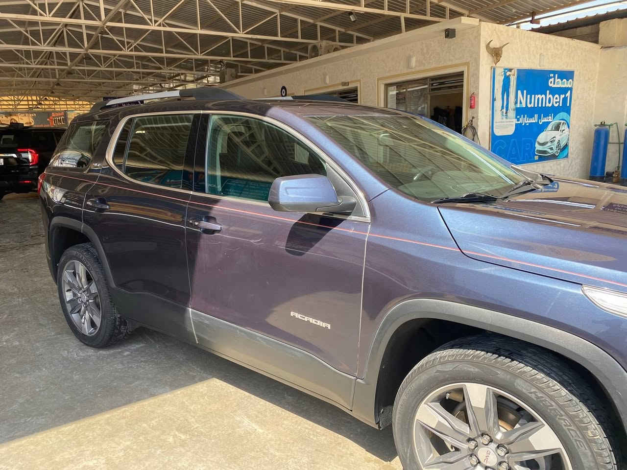 ‏GMC ACADIA SLT 2018
جمسي اكاديا SLT
عداد المسافة 76,000 ميل 
 محرك ستة سلندر 3,600
اللوحة :بغداد  
نوع الحادث :الباب خلف السائق 
والحادث موضح بلصور 
_____________________________
المواصفات : 
1- بصمة
2-شاشة  مع كامرة خلفية دوارة
3-حساسات امامية 
4-كشنات جلد
5-تدفئة بلكشنات والستيرن
6-الكشنات الخلفية فصل ملكي
7-جنطة كهرباء
8-حساسات خلفية
9-سستم صوت 
10-سايد بريك بصمة
11-سبعة راكب
12-تبريد 3قطع 
13-كشنات المقدمة كهرباء
14-محرك السيارة 6 سلندر 3600
15 عداد السيارة 76الف ميل
16-رادارات جانبية(حساس الاجتياز الجانبي)
وبقية مواصفات ال SLT المعروفة
——————————————————-
للاستــــــفسار↓↓↓ الاتصال بصاحب السيارة ↓ 
***********
واتساب واتصال متوفر 
-----------------------------
المكان↓^↓
الديوانية 
-----------------------------
