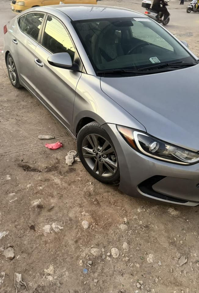 النترا هونداي موديل ١٧ضربت الجاملغ الخلفي والباقي من كلشي جهازة السيارة والسعر والمعلومات اكثر اتصل ع رقم ***********
